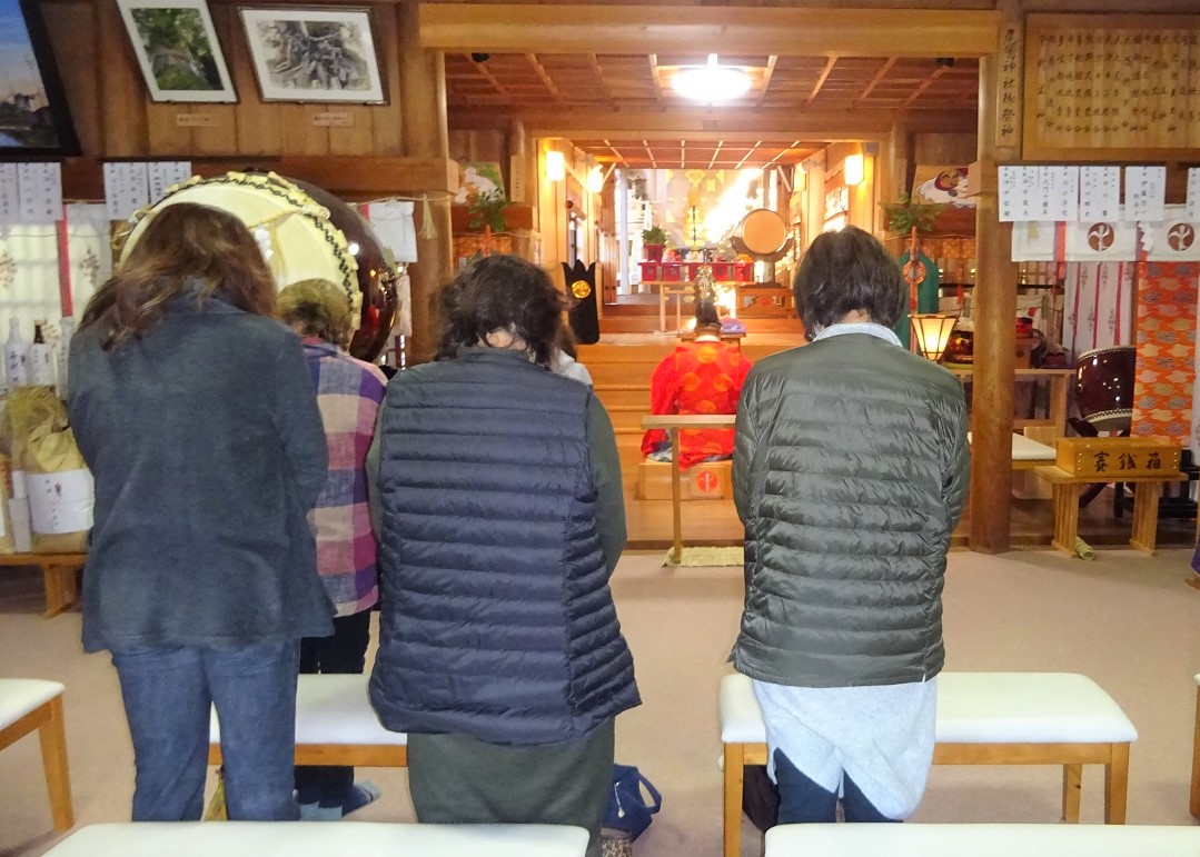 今年最後の月旦祭で祈願祝詞を奏上する宮司